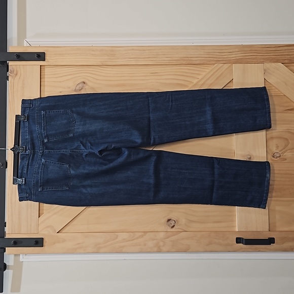 Gloria Vanderbilt | Amanda Fit Dark Wash Jeans | Size 14 - Picture 3 of 6